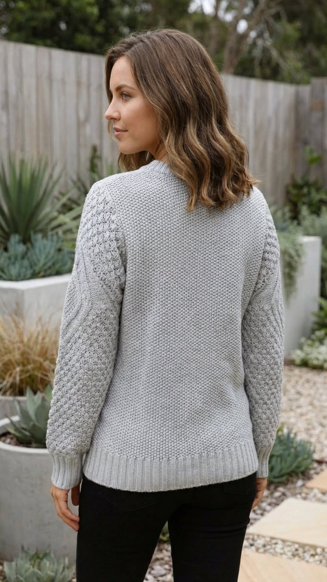 Women's Crew Neck Cable Knitted Sweater