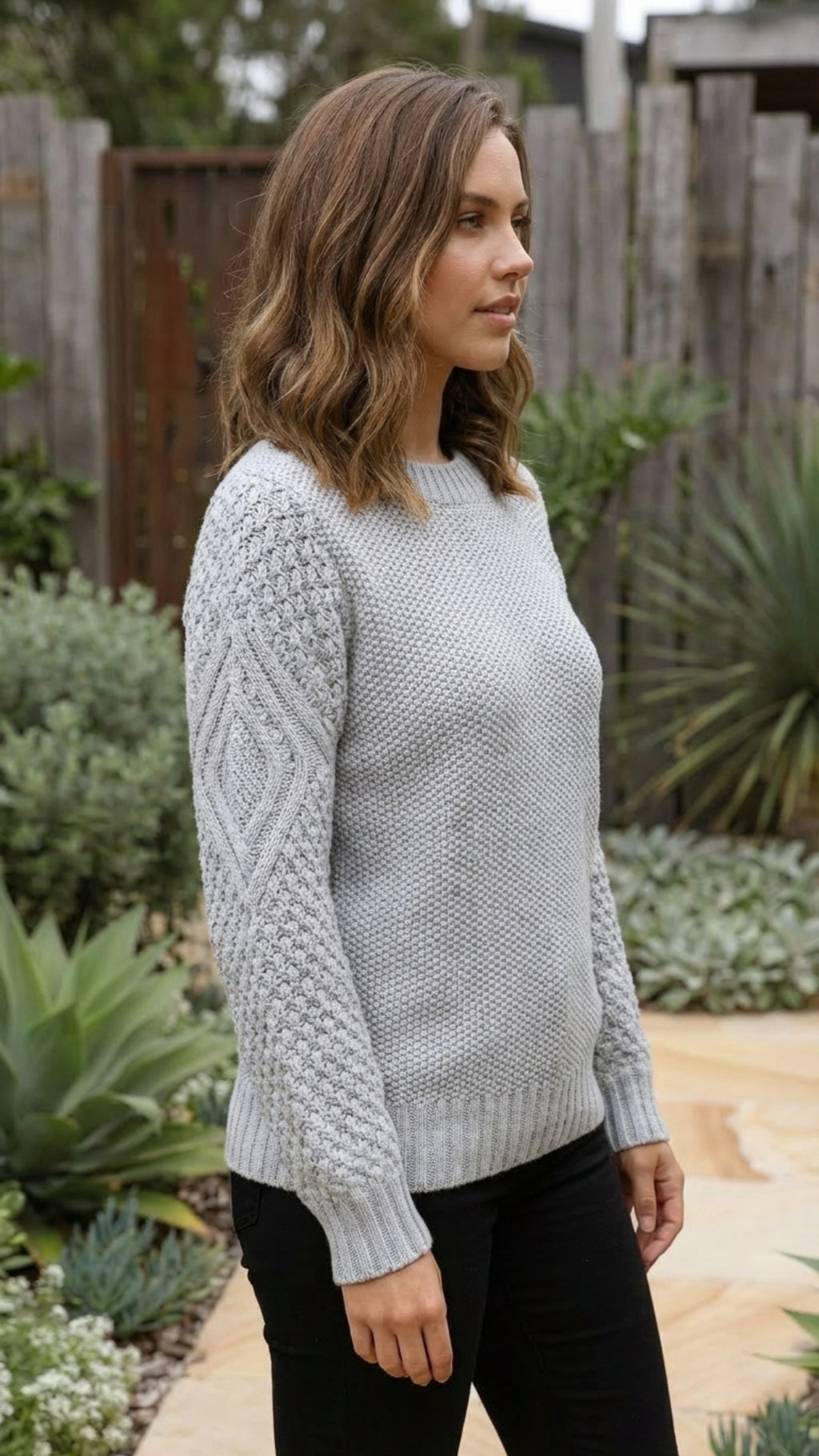Women's Crew Neck Cable Knitted Sweater