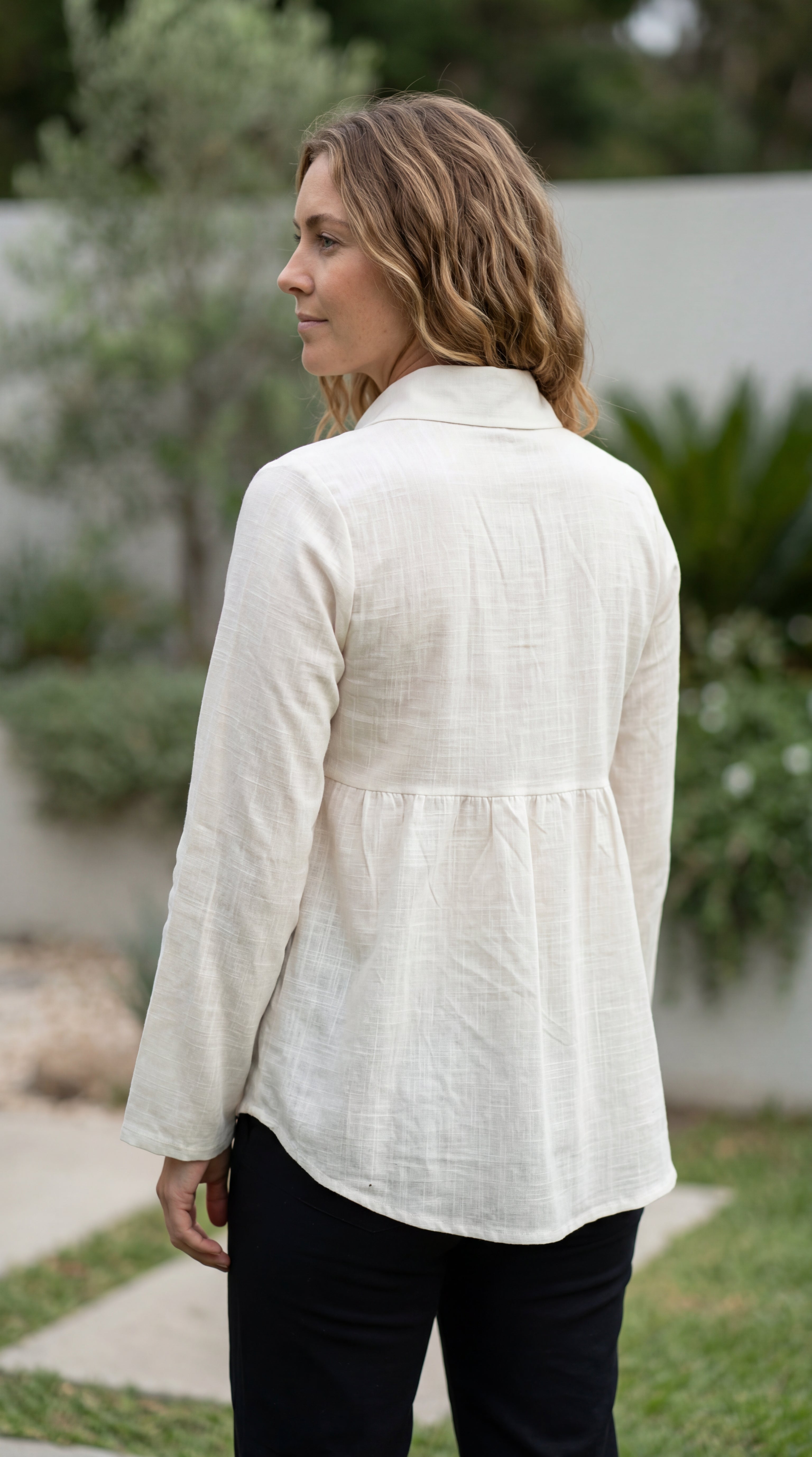 Women's Collared Long Sleeve Button-Up Shirt
