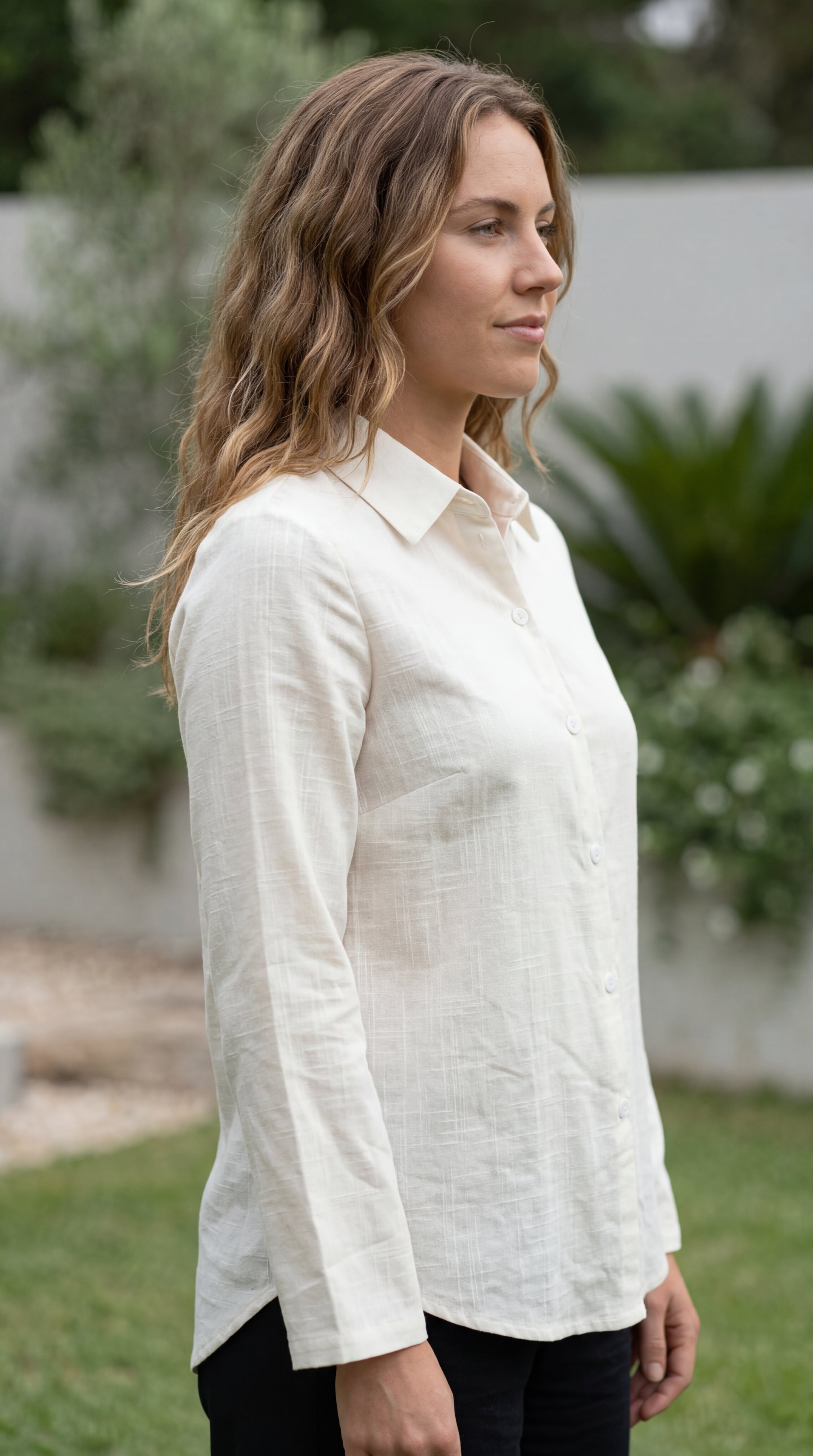 Women's Collared Long Sleeve Button-Up Shirt