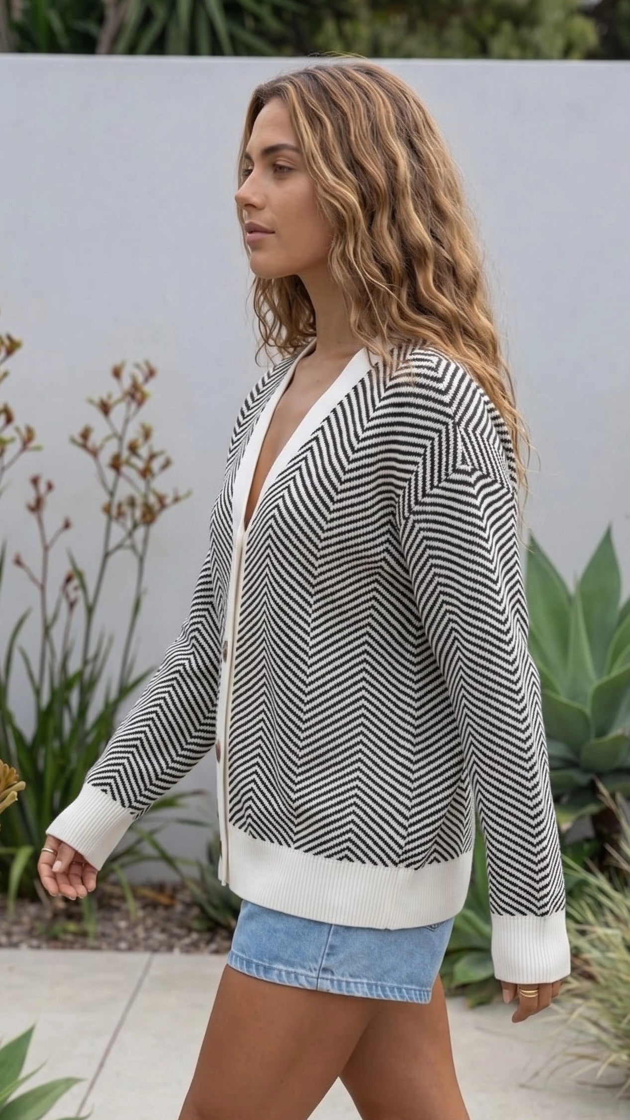 Women's Button-Up Cropped Knit Cardigan with Contrast Trim