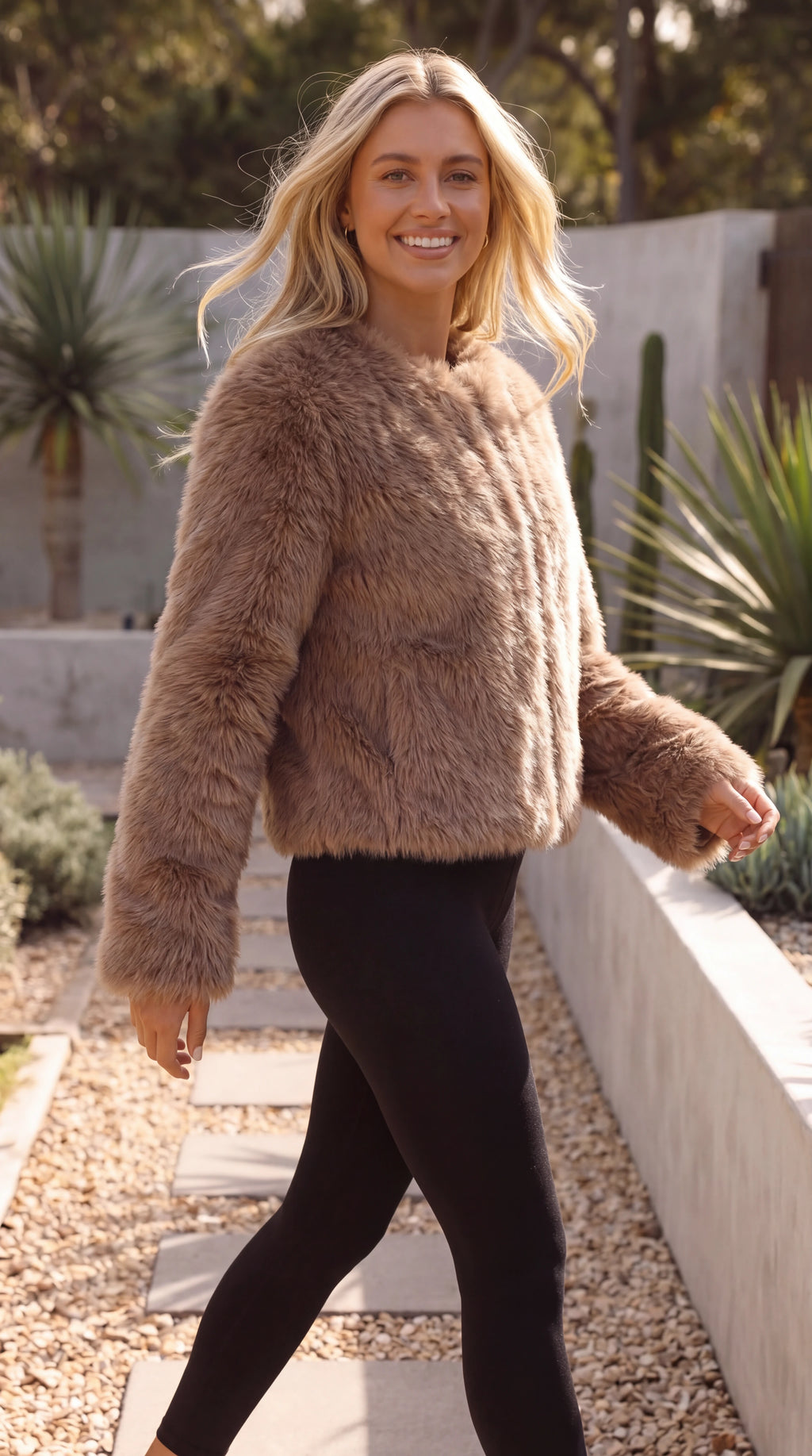 Women's Cropped Faux Fur Jacket Dark brown 3