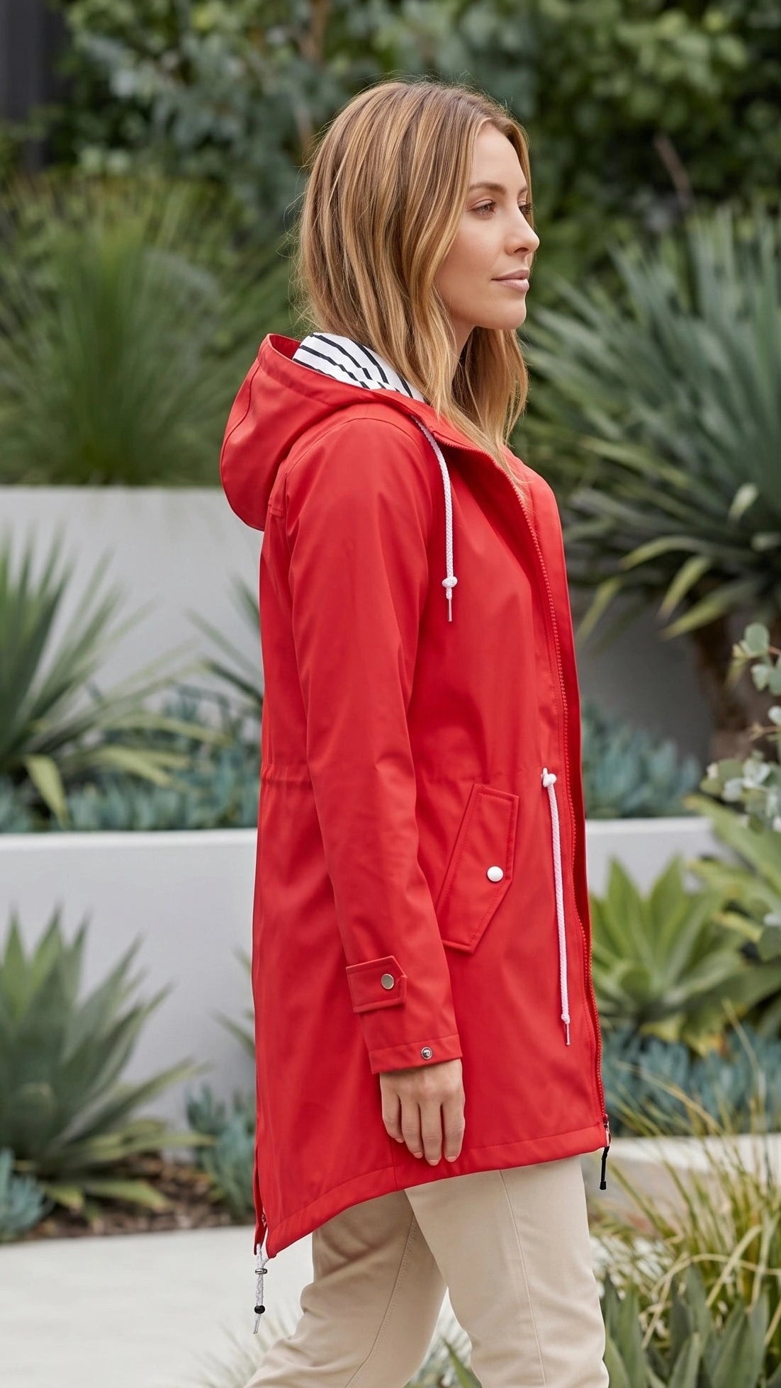 Women’s Hooded Rain Jacket With Drawstring Waist