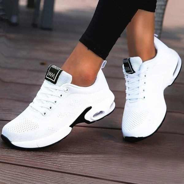 Women's Lightweight Lace-Up Walking Trainers white