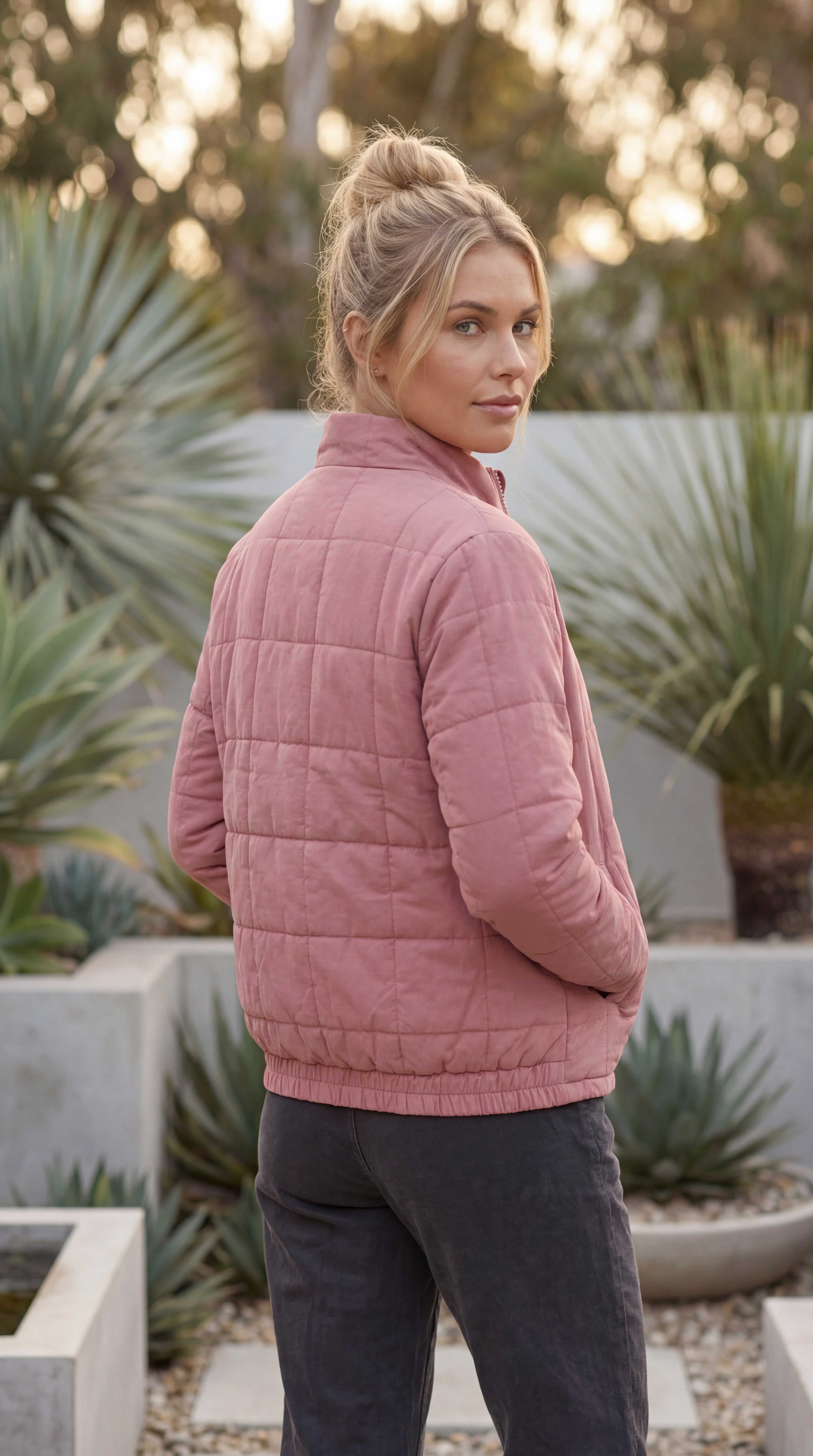 Women's Quilted Zip-Up Jacket With Pockets