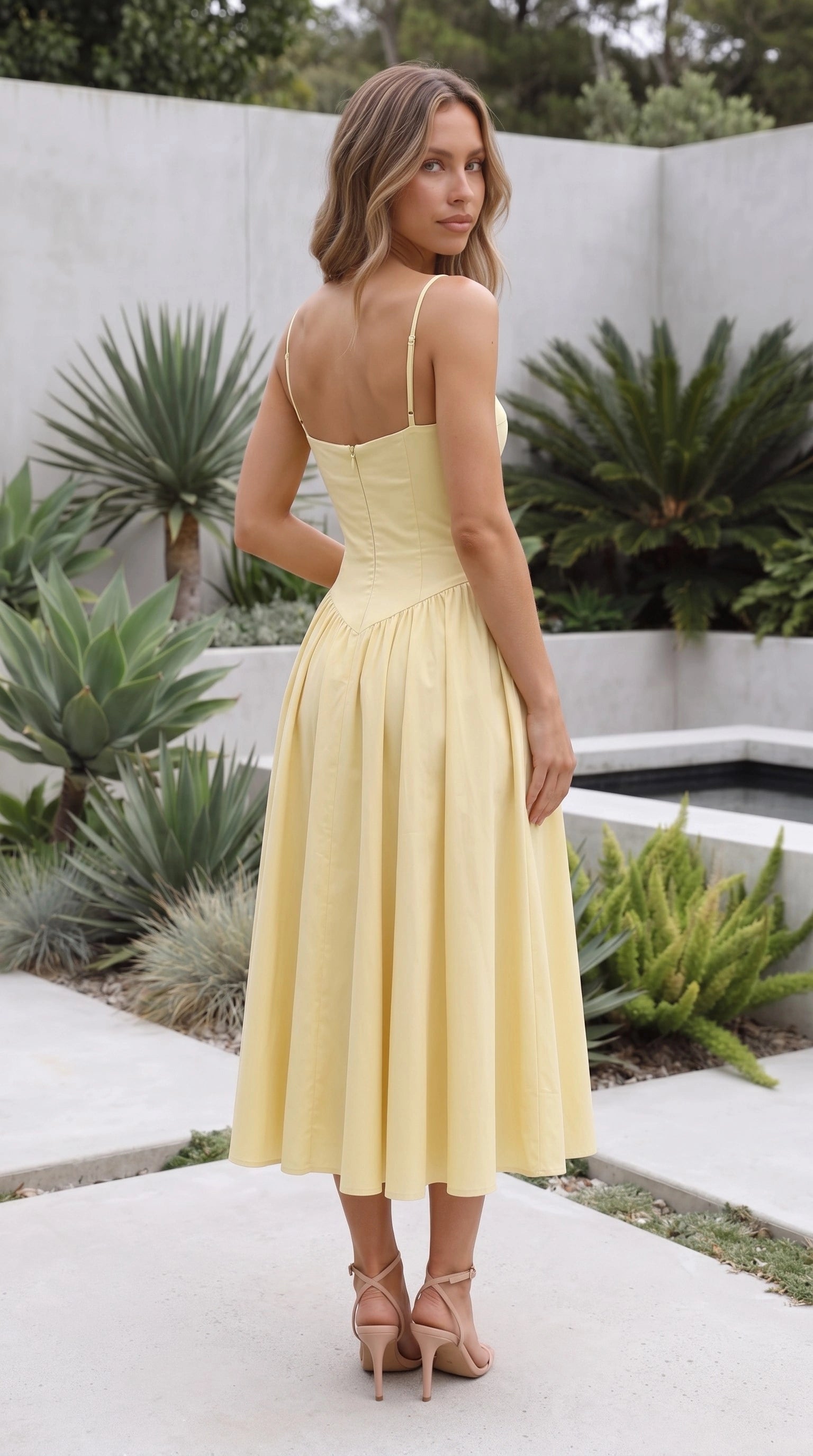Women’s Spaghetti Strap Sweetheart Neck Fit And Flare Midi Dress