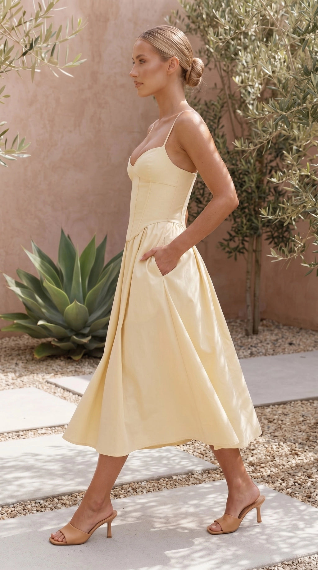 Women’s Spaghetti Strap Sweetheart Neck Fit and Flare Pleated Midi Dress