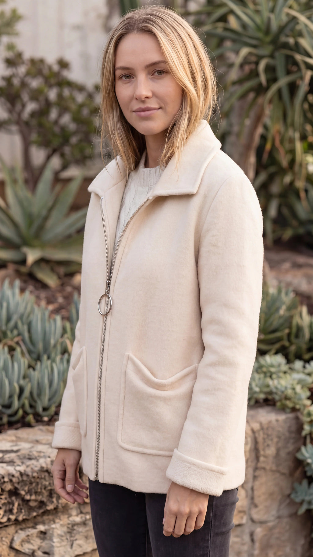Women’s Zip Front Knitted Jacket With Pockets