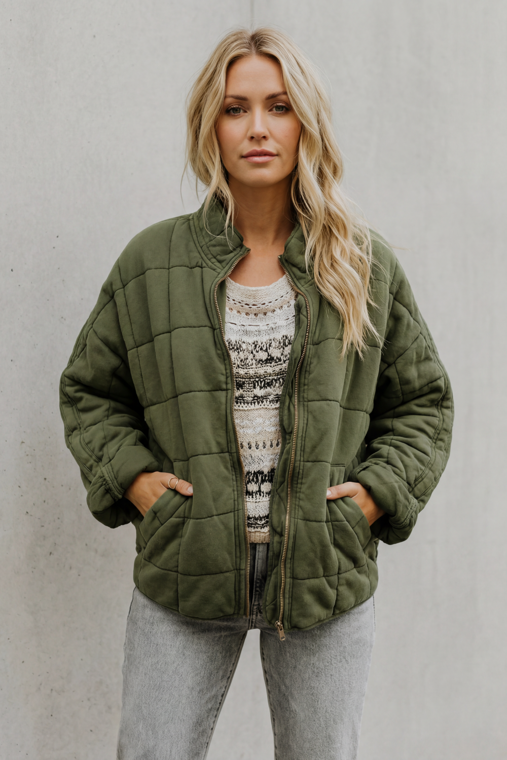 Women's Oversized Quilted Jacket with Stand Collar and Zip Front