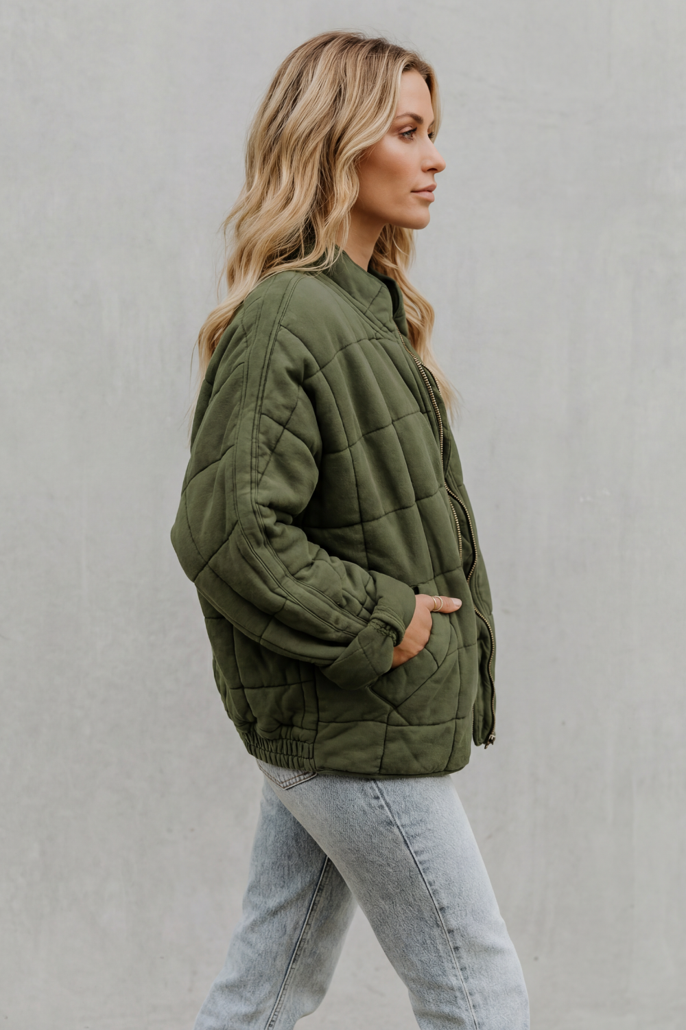 Women's Oversized Quilted Jacket with Stand Collar and Zip Front